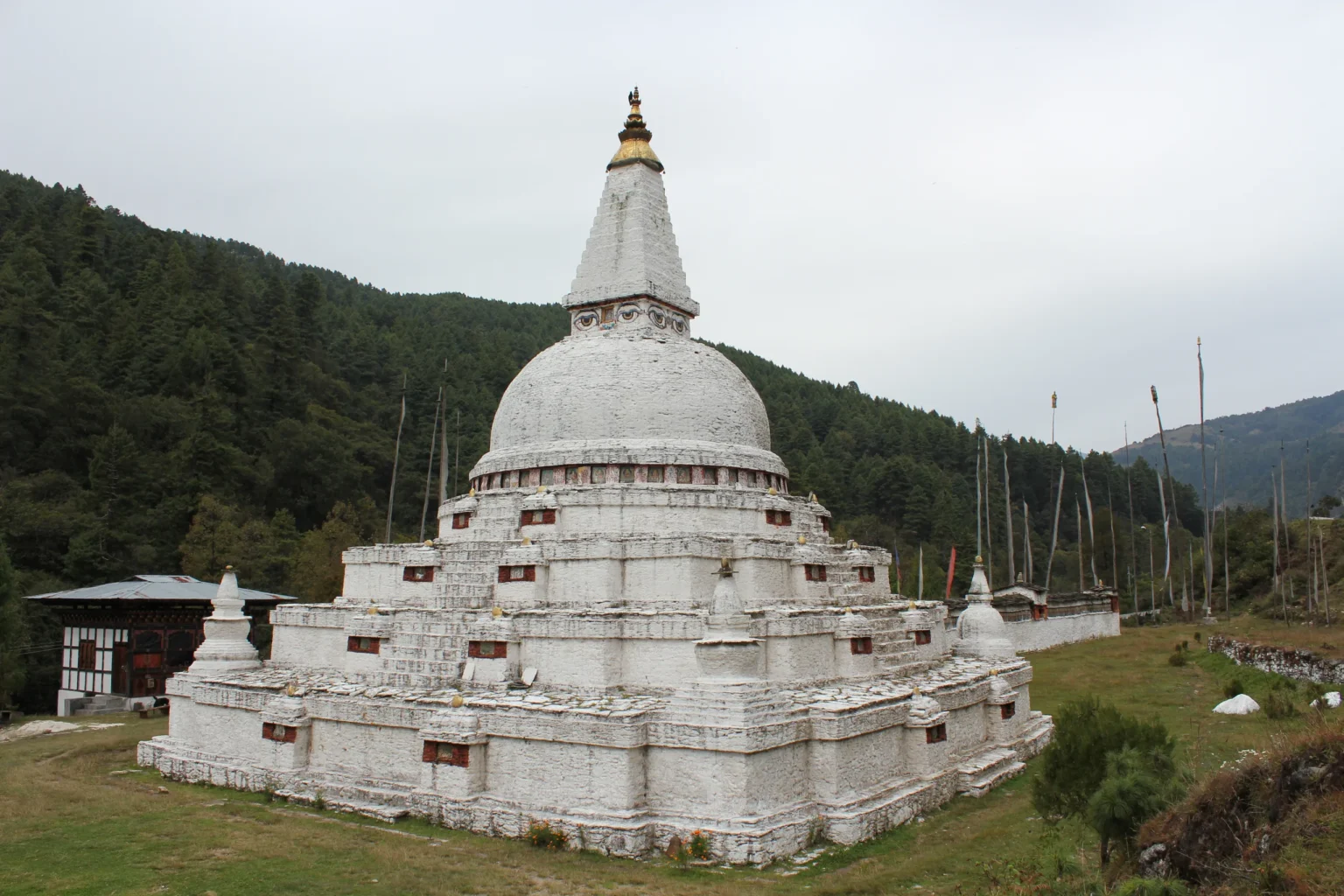Chendebji Chorten on the road between Wangdue and Trongsa