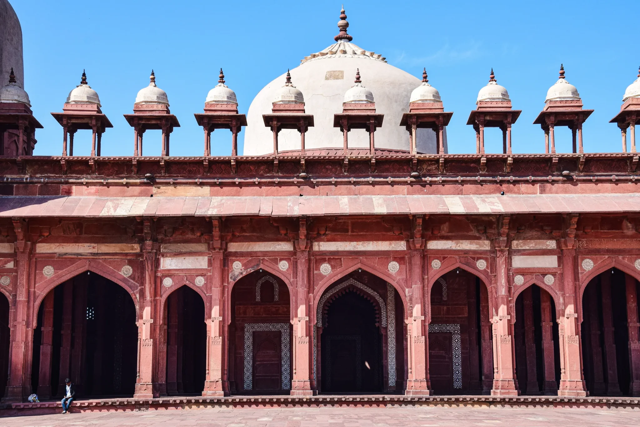 Arches and domes of the Jama Masjid at Fatehpur Sikri