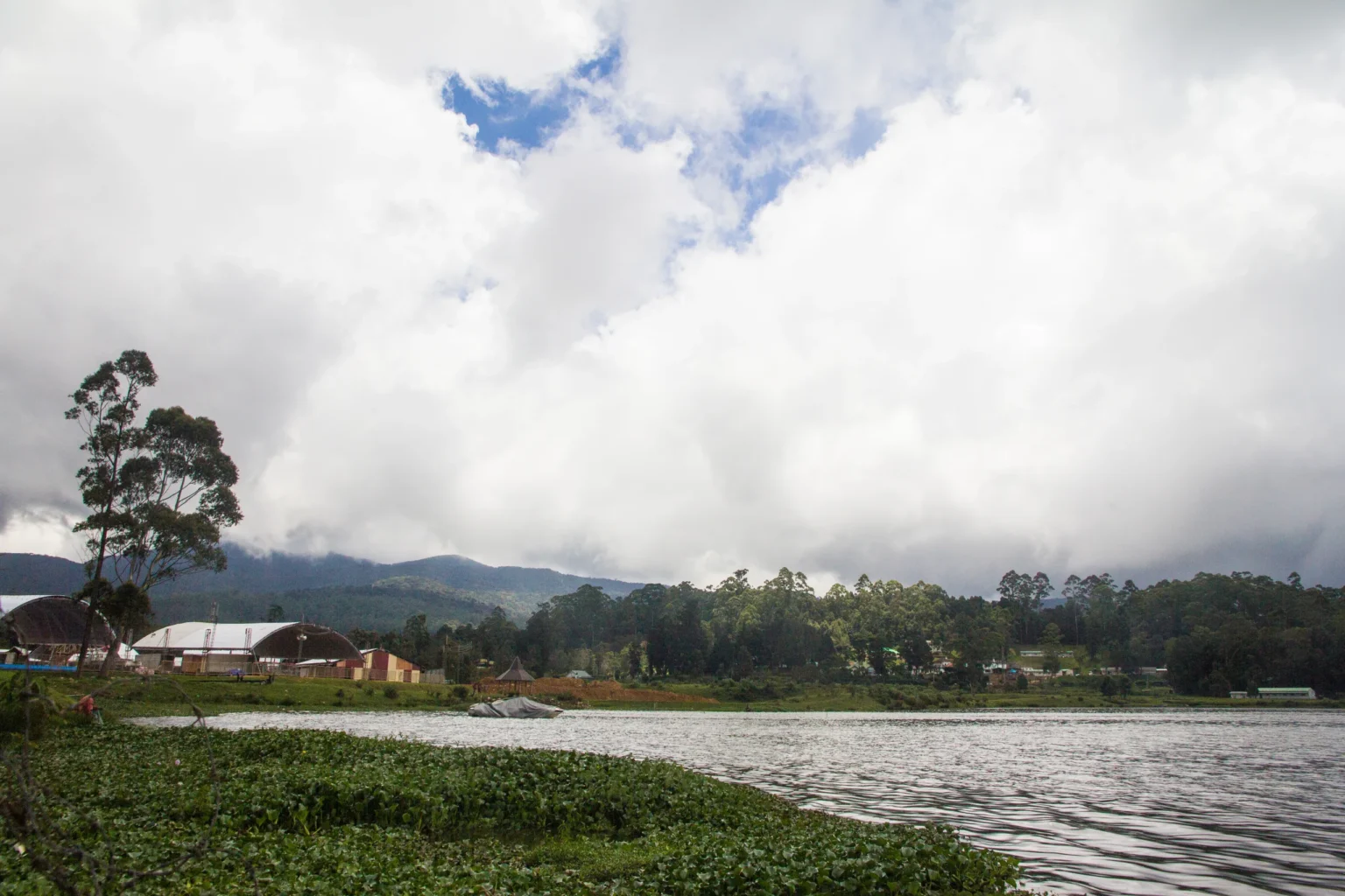 Lake Gregory in Nuwara Eliya under a cloudy sky