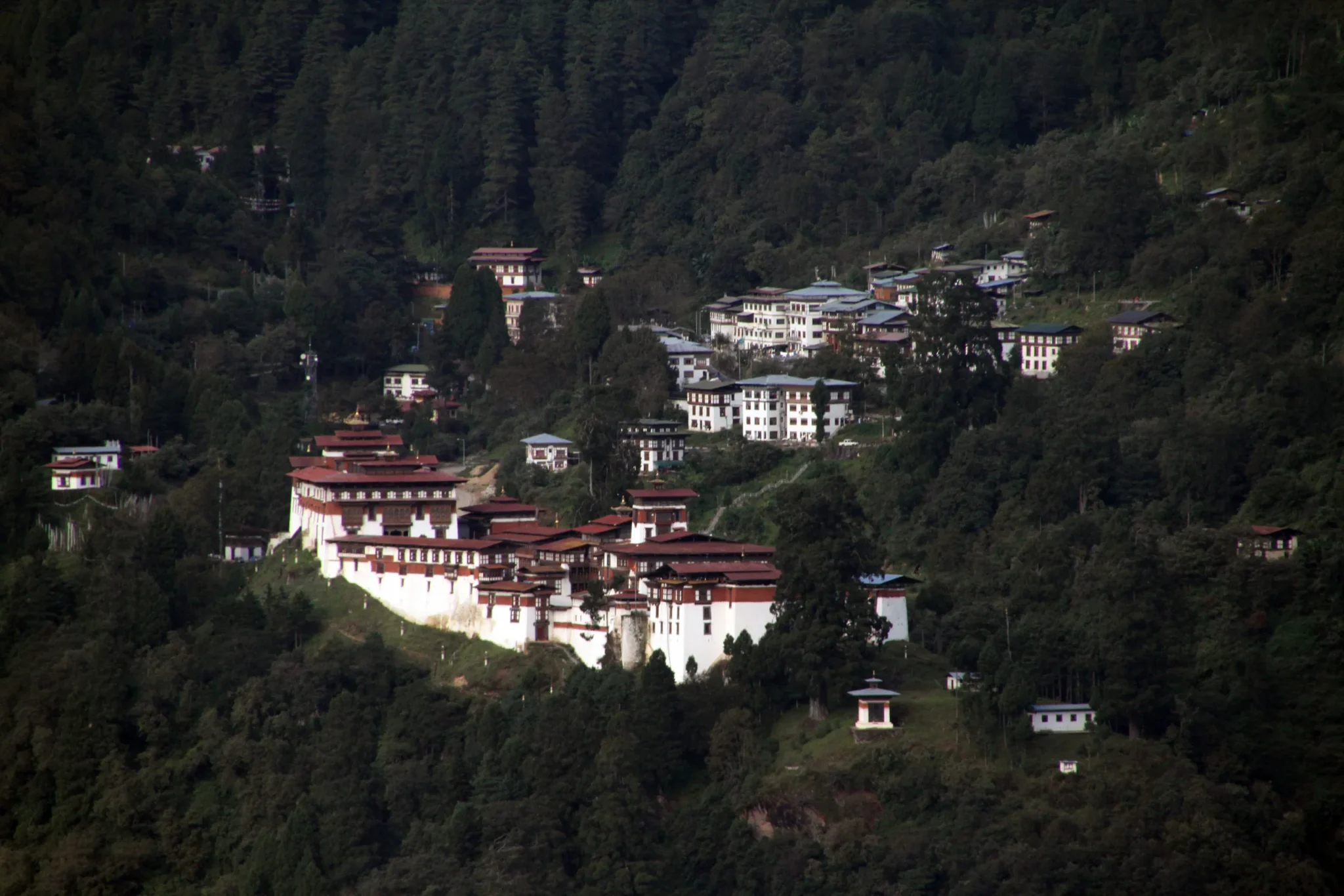 Trongsa Dzong on its ridge above the Mangde Chhu